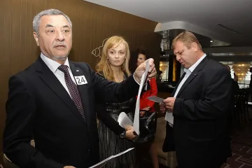 Патриотите настояват за кабинет като в Германия