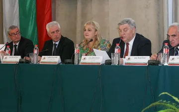 "Стандарт" и БАН със 7 стъпки към реформи: Здравна карта и повече пари в Спешната помощ