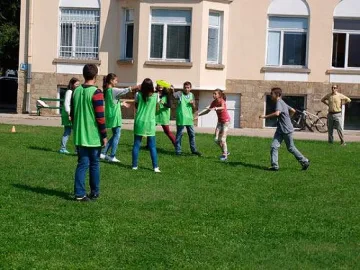 Осмокласник издъхна в час по физическо (ОБЗОР)