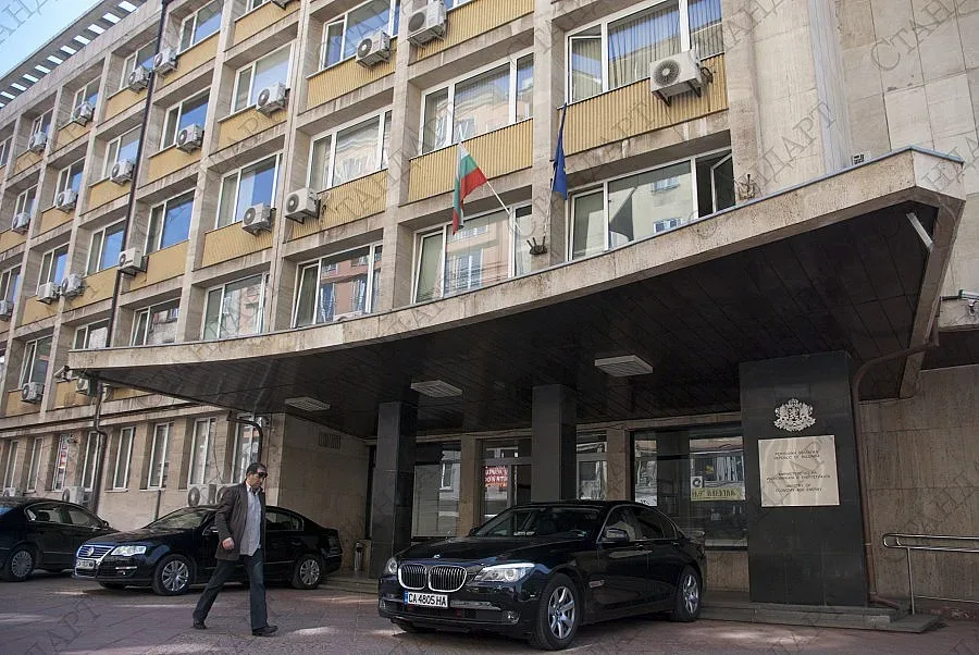 Чиновници алармират за чистка в МИЕ