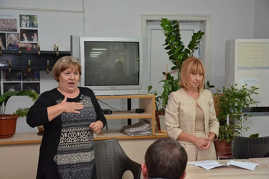 Клисарова: Във всяка администрация трябва да има преводач от жестомимичен език