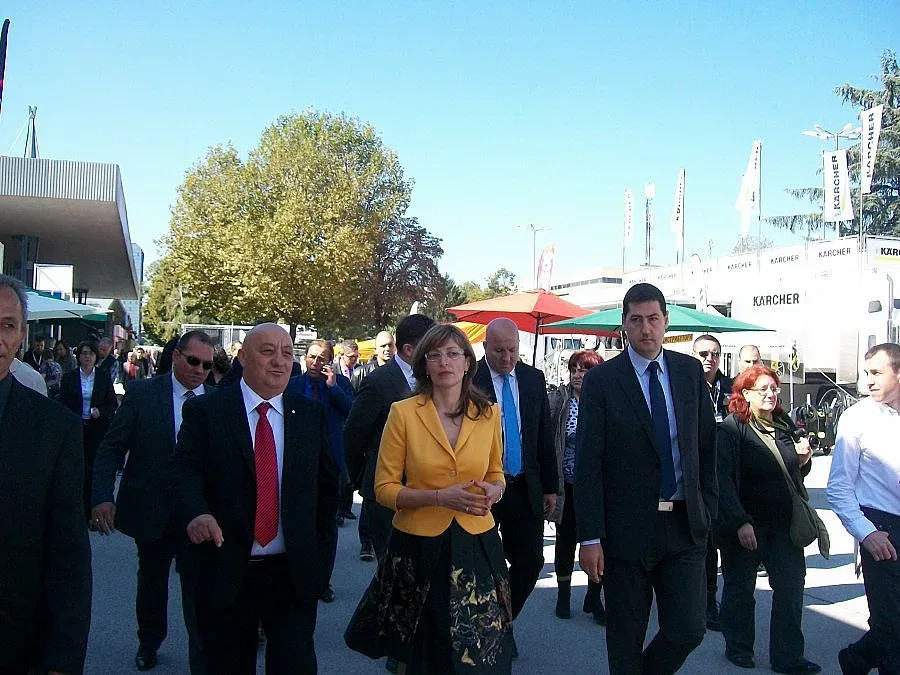 Захариева: Отворени сме за въпросите на бизнеса