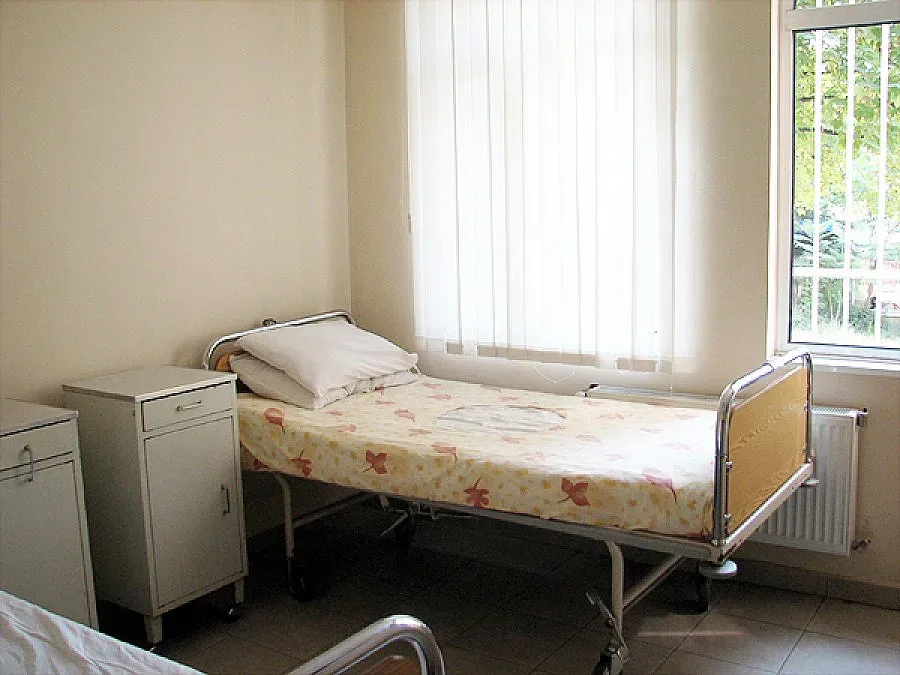 Затвориха инфекциозно отделение заради болни лекари