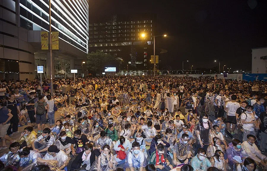 Полицията в Хонконг използва сълзотворен газ срещу протестиращи