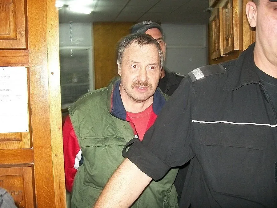 Кървавият Петко плаче, иска при мама