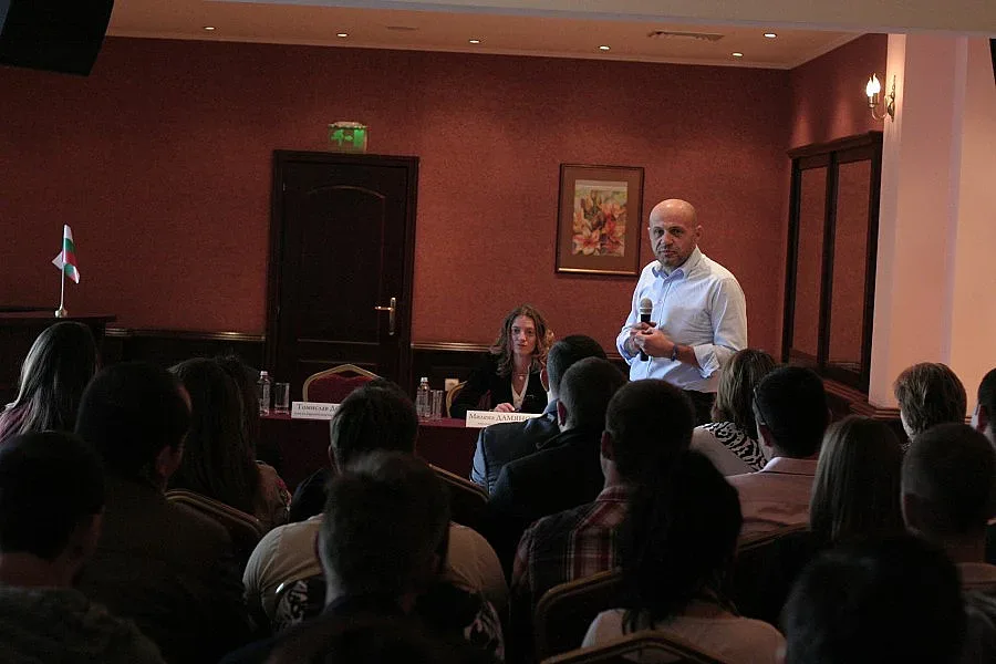 Томислав Дончев: Политиците трябва да се научат да слушат