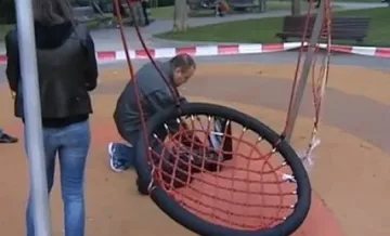  Дете в тежко състояние след падане на детска площадка
