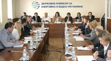 ВИДЕО: Престрелка с яйца на заседанието на ДКЕВР