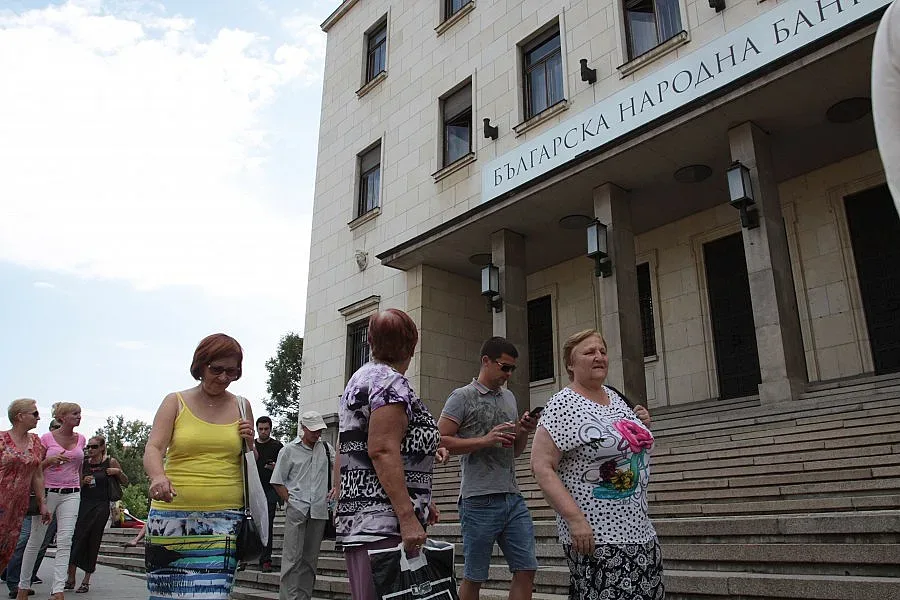 Отстранените от КТБ: Дайте достъп до банковите карти