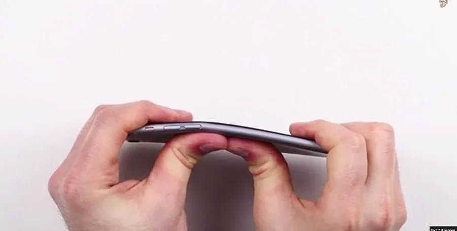 ВИДЕО: Новият iPhone 6 Plus се огъва