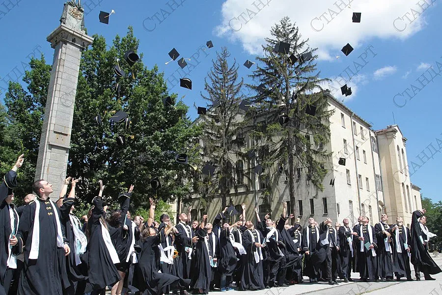 Кабинетът осигури пари за военните училища