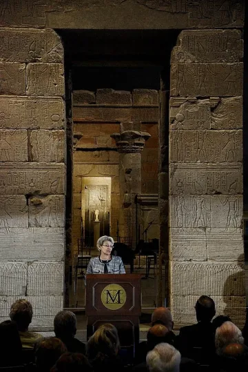 Бокова и Кери срещу "културното прочистване"