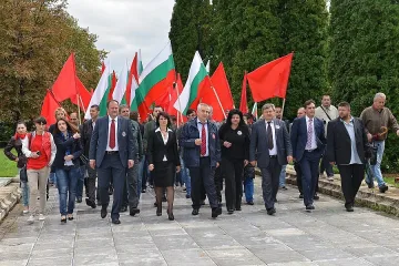 Лидерът на БСП  Михаил Миков рецитира „Септември” в Монтана