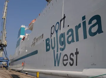 Затварят пристанище Варна заради вятъра