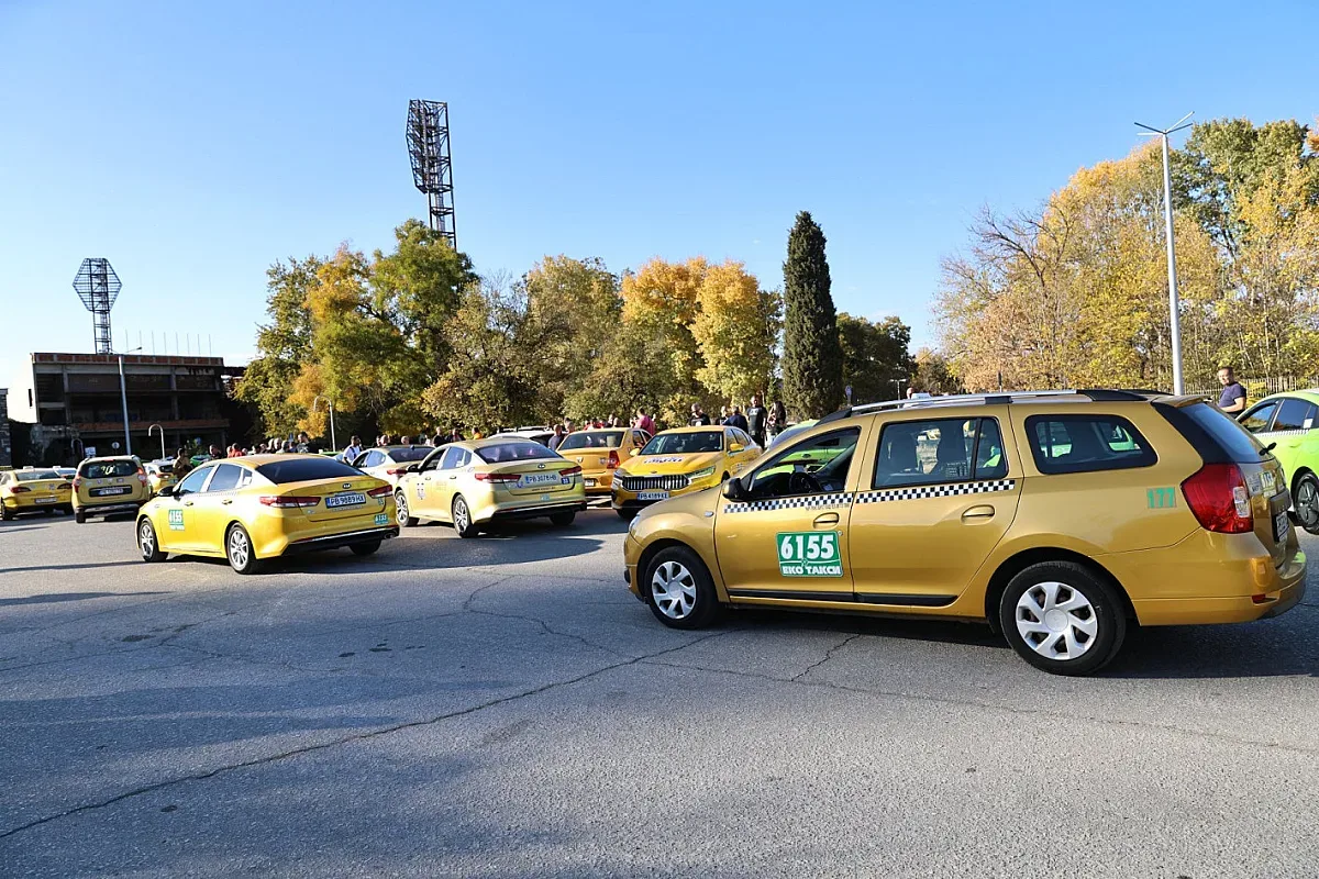 Такситата на бунт! Искат им над 3 бона за "Гражданска отговорност"