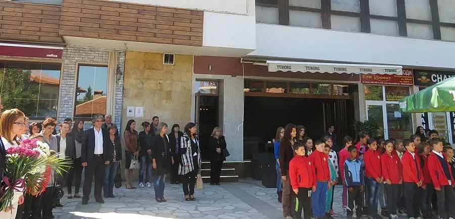 Стихове и цветя в Банско за Деня на Независимостта