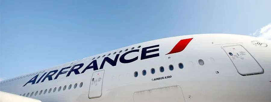 „Ер Франс" изпълнява 41% от полетите, стачката продължава