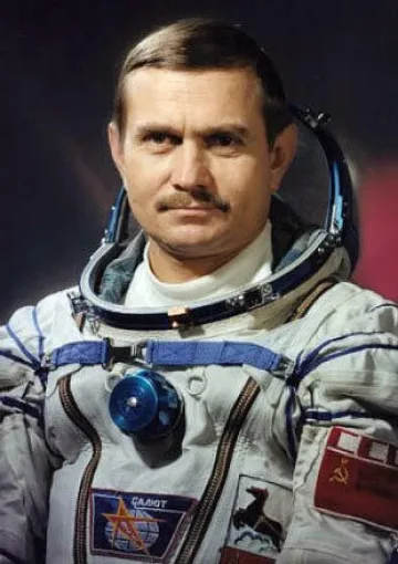 Почина космонавтът Анатолий Березовой