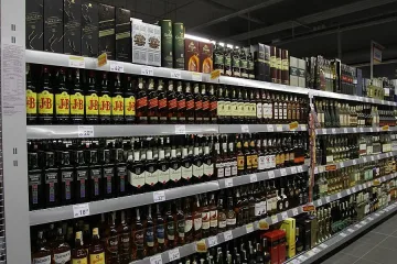 Хванаха над 6 хил. бутилки нелегален алкохол в БГ тир