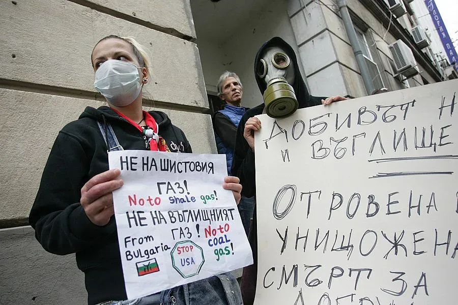 Десетки на шествие в Шумен срещу шистовия газ