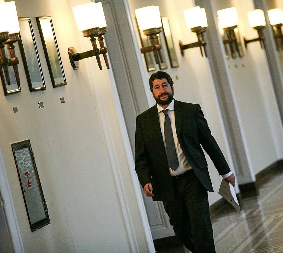 София и Варна остават без нови нотариуси