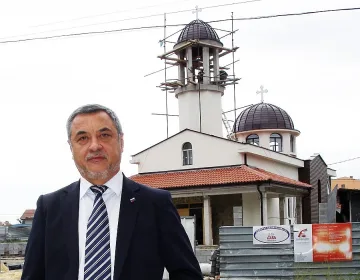 Симеонов вдигна храм в Бургас