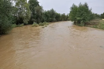 Френска река удави трима в къмпинг