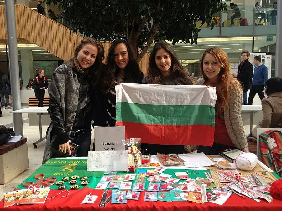 БГ студенти правят избори на Острова