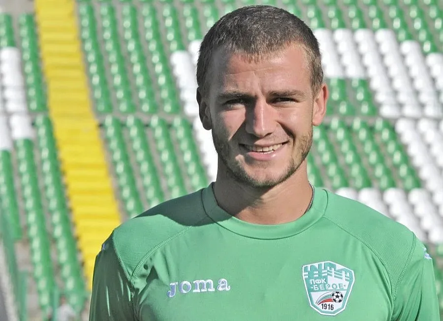 Национал събира пари за сираци