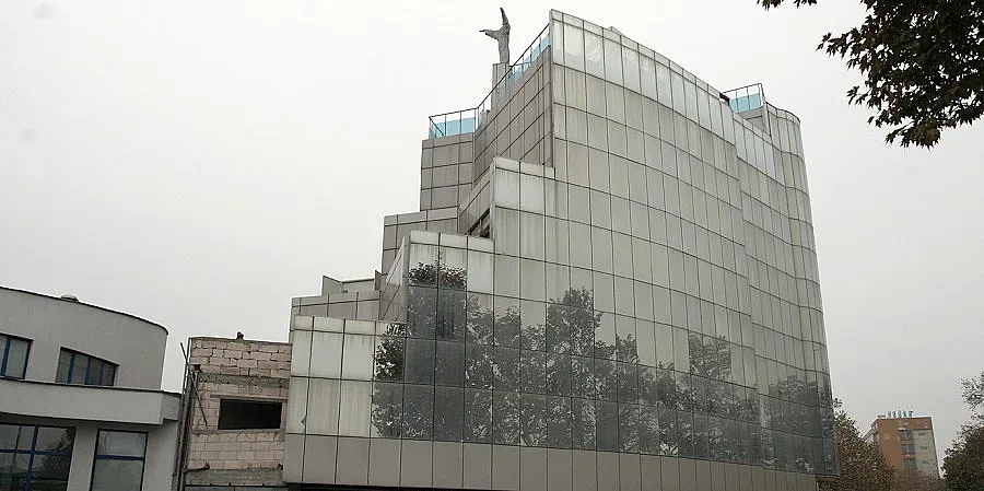 Свалят Христос от хотела на Ванко 1