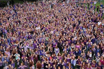 Дяволът в косите им