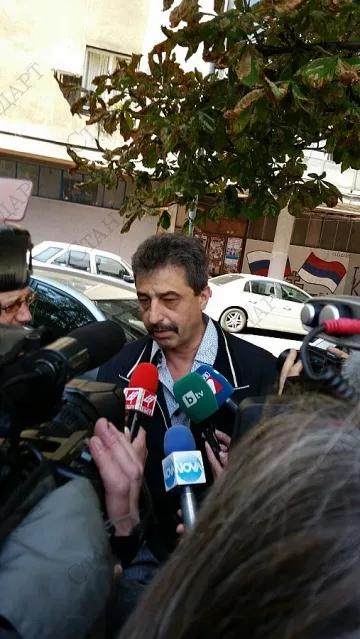Цветан Василев се показа, отиде в полицията