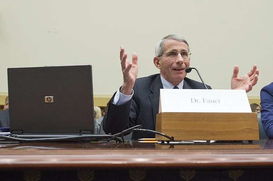 Учени: Ебола няма да мутира и да се предава по въздуха