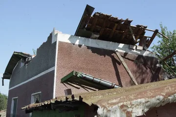 В Мизия: Ремонтират къщи с ваучери