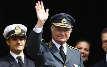Шведският крал се отърва невредим при катастрофа