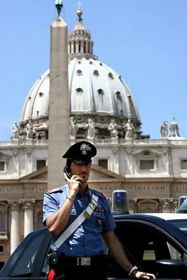Откриха 4 кг кокаин в кола на Ватикана