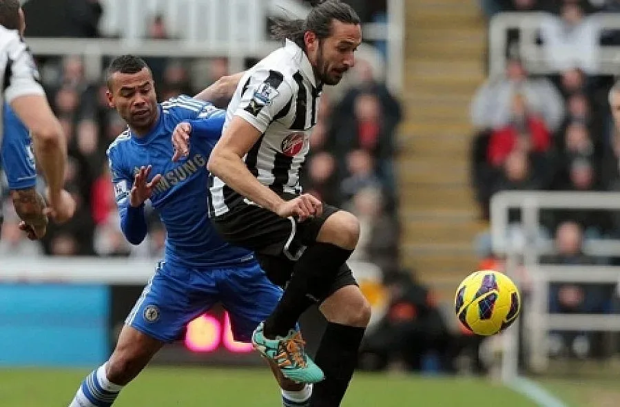 Йонас Гутиерес от Нюкасъл се бори с рак