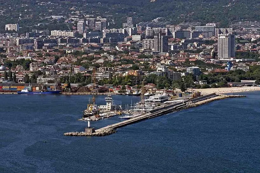 Десант от ексминистри в битката за Варна