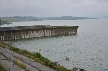 Дъждовете пълнят язовир „Огоста”, започна изпускане