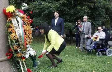 Съветът на БСП-София дарява книги на Хайтов на столични училища