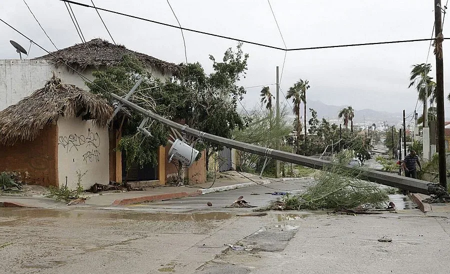 Ураганът Одил нанесе щети в Мексико (ВИДЕО)