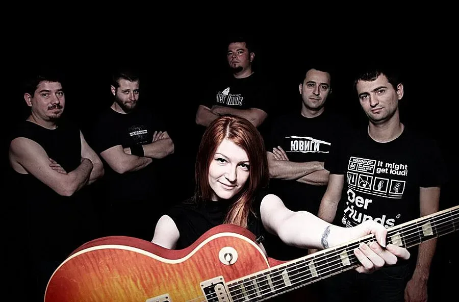 Рафаела по стъпките на Пинк