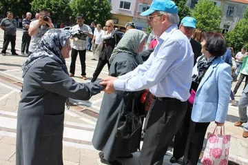 Ръкостискане с Ердоган и баба Виждан