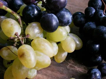 Откраднаха два тона грозде в касетки