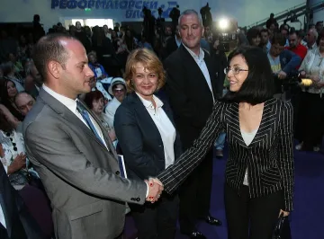 Реформаторите се помириха със скърцане на зъби