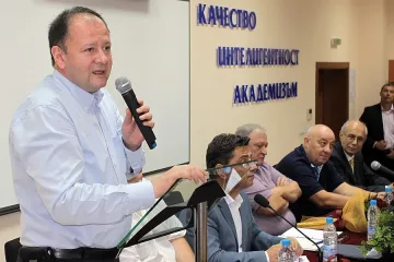 Миков, Дъбов и Търновалийски разговаряха със студенти в Пловдив