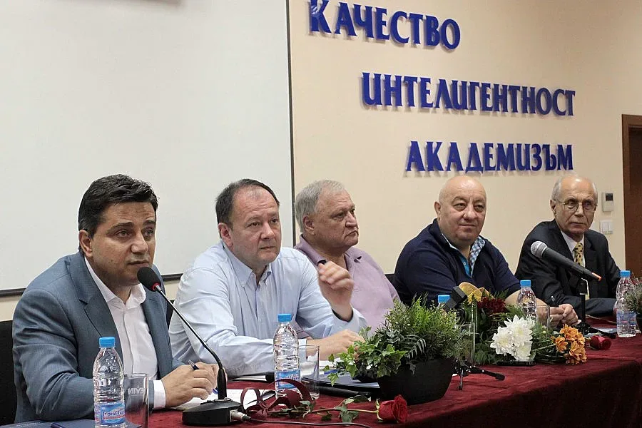Миков, Дъбов и Търновалийски разговаряха със студенти на КИА в Пловдив