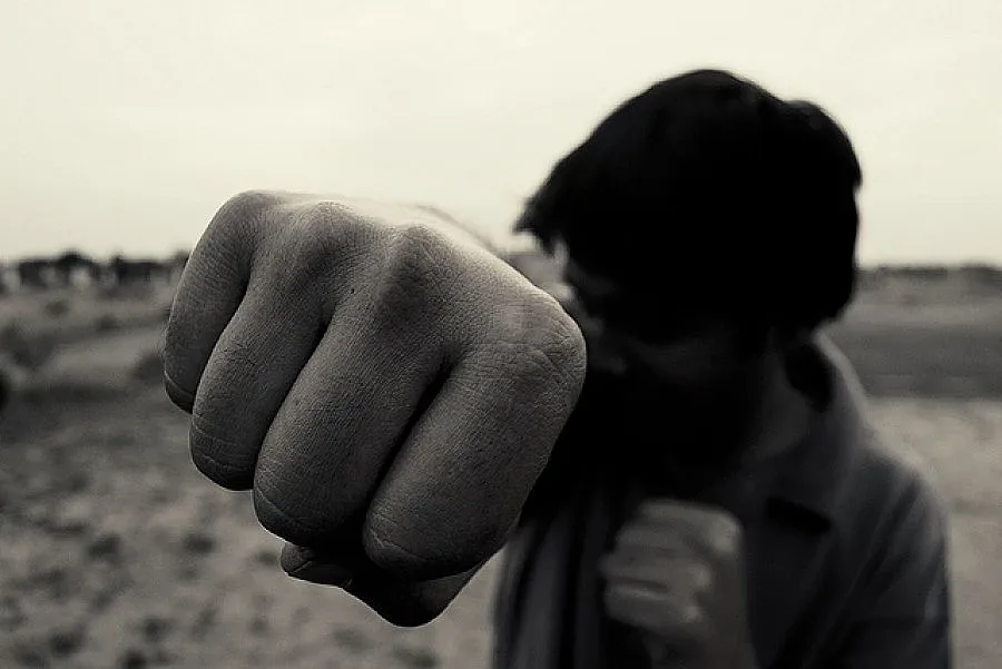 Изправят на съд мъж за бой на бебе