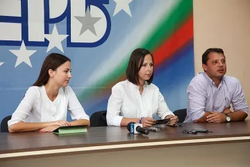 Делян Добрев откри кръгла маса „Внимавай на пътя"