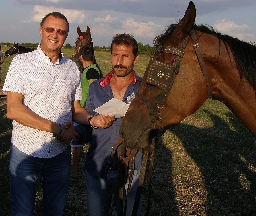 Кандидатите за народни представители от ГЕРБ на конно състезание